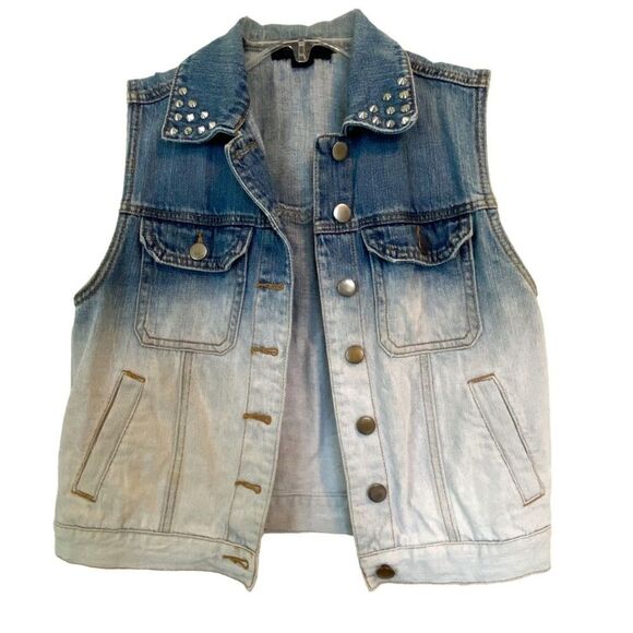 Forever 21 Blue Premium Denim Vest Jacket Size Small Two-Tone Jean Detail Trendy - Picture 1 of 5